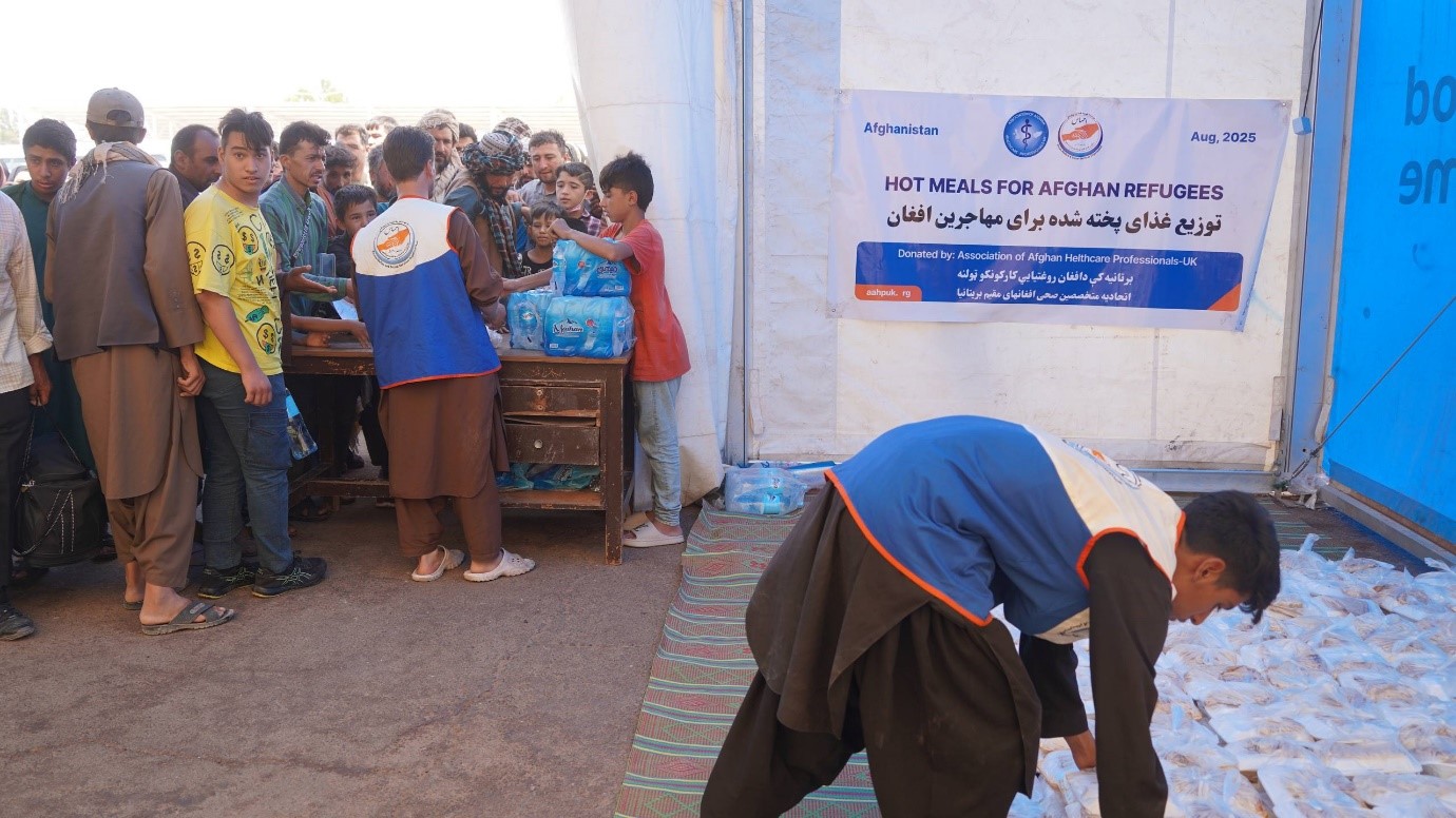 Hot Meal Distribution to 1950 Afghan Returnees from Iran